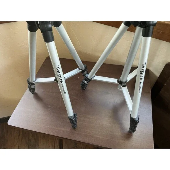 (2) Targus TG-5060TR Camera/Camcorder Silver Tripods 50" Universal Mount W/Case - Picture 2 of 4